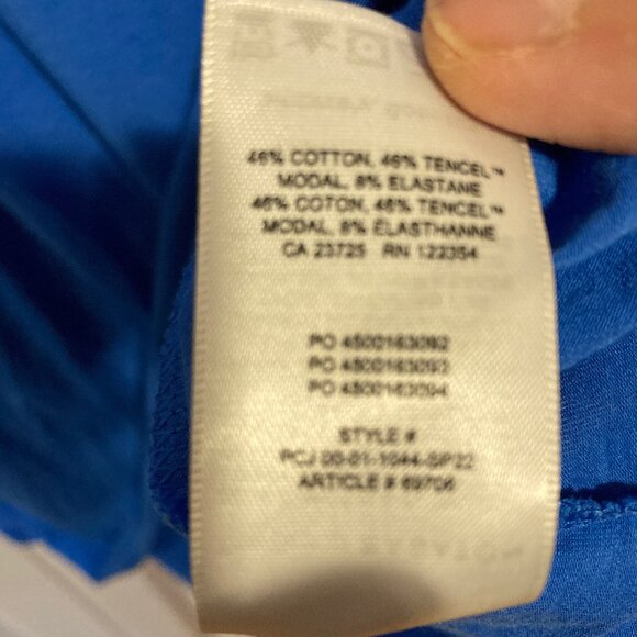 Aritzia The Group Babaton Loose Fit V-neck Blue Short Sleeve T-shirt, Size XL - Picture 5 of 5